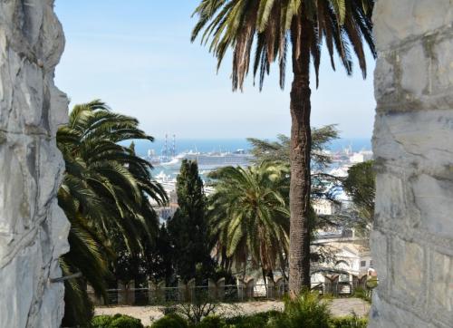 Vue depuis les jardins du château d'Albertis à Gênes