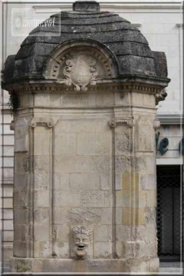 La Rochelle rue du Minage Fontaine du Pilori