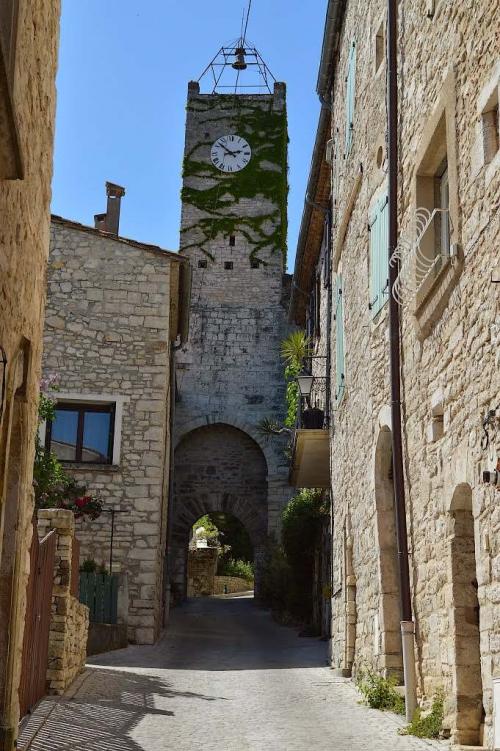 Vézénobres  ( Gard )