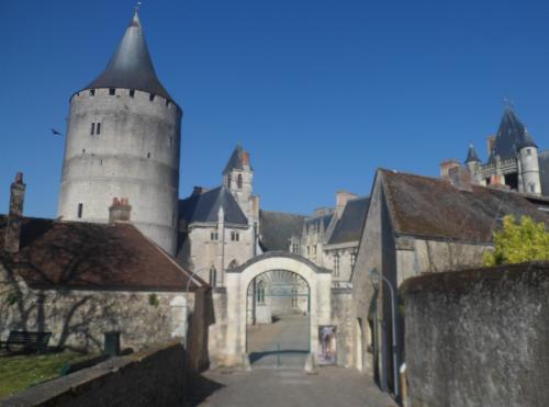 CHATEAUDUN - le château 1/2