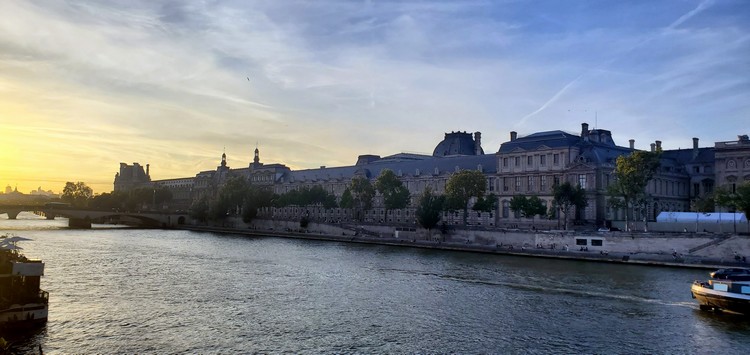 Soleil couchant sur le Louvre