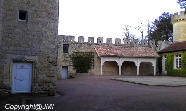 suite (SAINTE CROIX DU MONT. Adresse : Château de Tastes - 33410 Sainte Croix du Mont,cette semaine je vous emmène voir Sainte Croix du Mont   le château