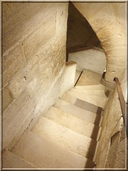 1034 - Vézelay sous la pluie,  dans l’Yonne (89)  Suite Art.1033