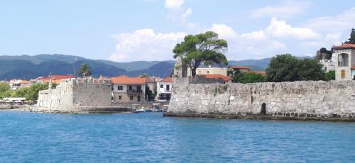 De TRIZONIA à MISSALONGHI