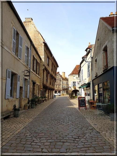 1032 - Noyers-sur-Serein dans l’Yonne (89) 