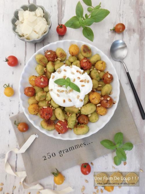 Gnocchis pesto, tomates rôties et burrata 