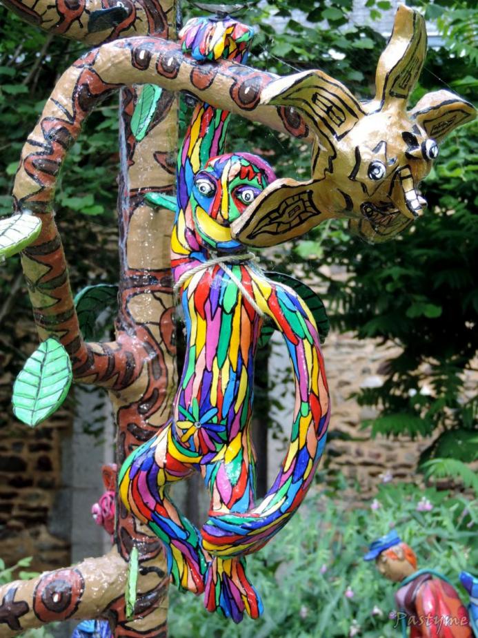 Musée Robert TATIN - Fontaine de la Solidarité