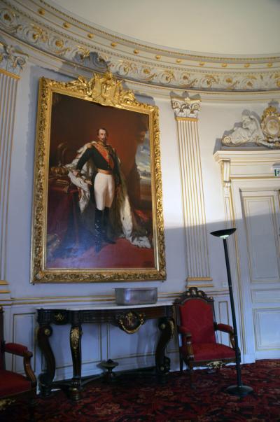 D'un collier de diamants à un collier de pierre...