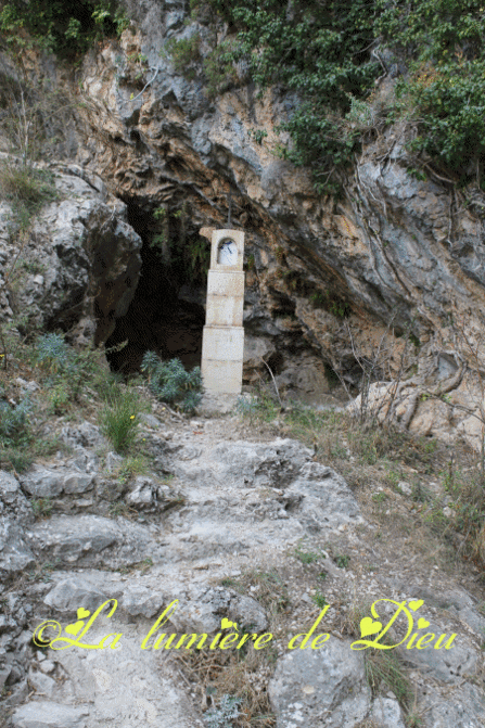 Moustiers Sainte Marie : La chapelle Notre-Dame de Beauvoir