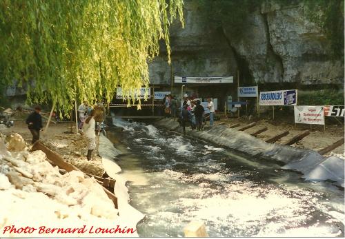 Le pompage des eaux de la Douix de Châtillon sur Seine en 2001
