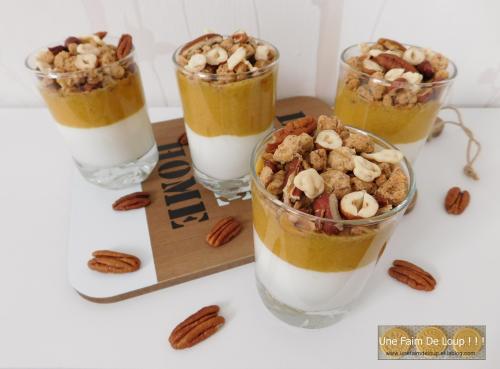 Fromage blanc & mangue mixée au granola 