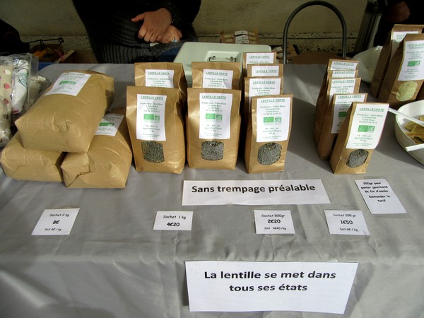 Un marché gourmand et des jeux dans la cour d'honneur du Musée du Pays Châtillonnais-Trésor de Vix
