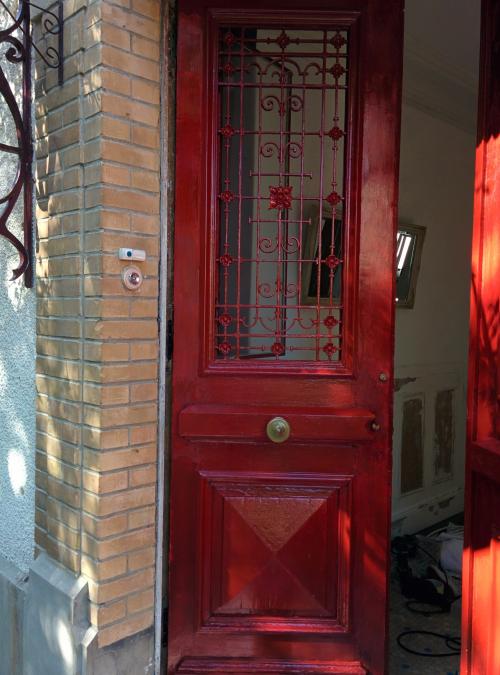 La porte d'entrée.