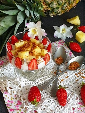 FROMAGE BLANC A LA FRAISE ET A L'ANANAS