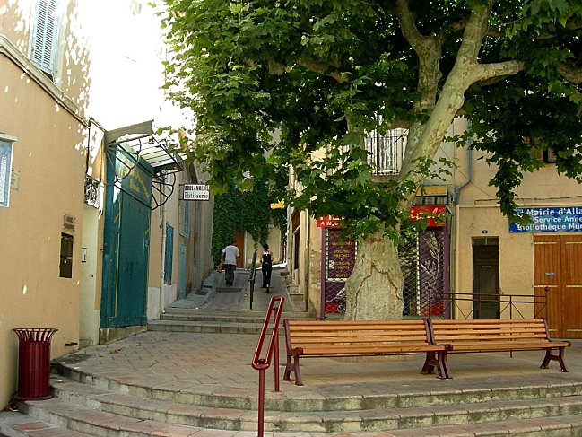 Maisons et ruelles d'Allauch (1)