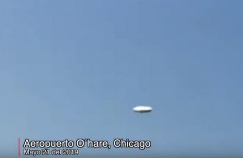 Rencontres entre avions et ovnis.