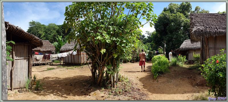 Dans les paisibles ruelles d'Antanabe (ou Antanambe) - Nosy Sakatia - Madagascar