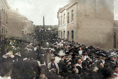 Funérailles du Père - vers le cimetière (photo FaceBook Pierre Dock, archive Soeur Jeanne, Waremme)