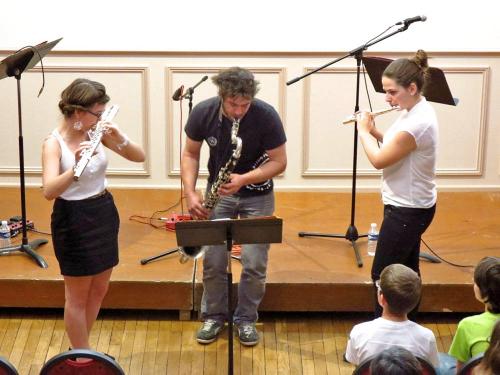 Le premier concert du trio I.L.E. a été un succès ...