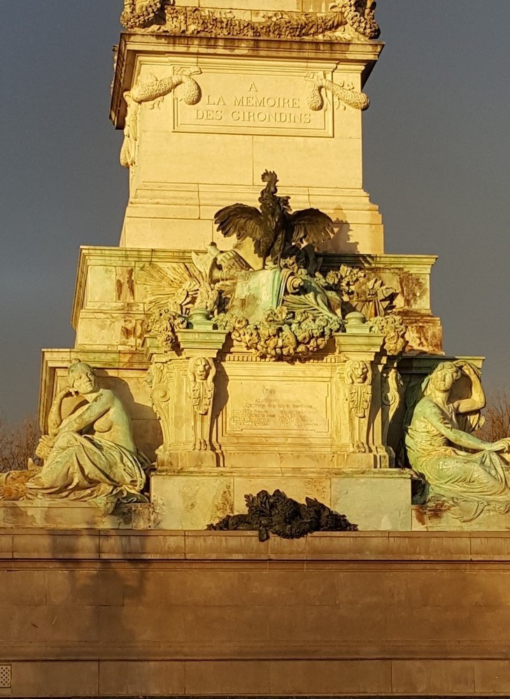 Lumière dorée sur la Fontaine des Girondins...