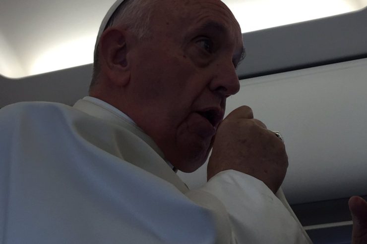 Conférence dans l'avion Malmö-Rome 2016 © L'Osservatore Romano