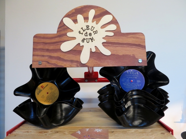"Fleur de Gum", créatrice d'objets en matières recyclées, a exposé son superbe travail à l'Office du Tourisme