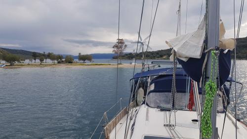 Le mouillage de MPOUFALOS et les îles PETALI...