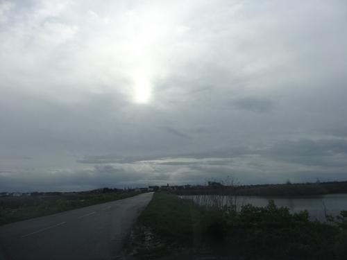 Une porte sur les marais salants