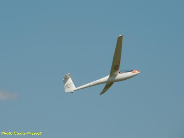 Premier meeting de l'année 2014 pour la passionnée d'aviation, Nicole Prévost, celui de Tilchâtel...