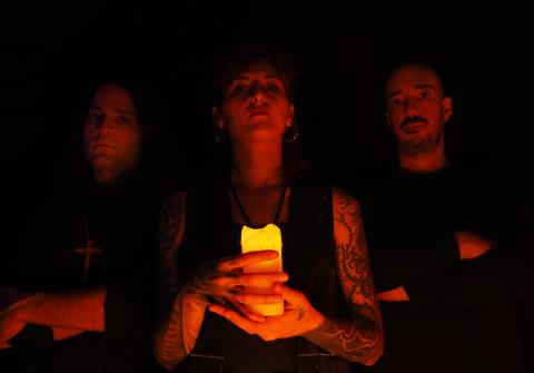 BOTTOMLESS / WITCHING ALTAR - Détails et extrait du split Graveyard Thunder