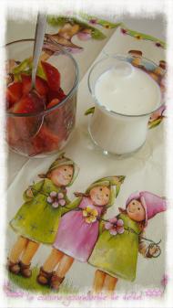 FRAISES,CRÈME LIQUIDE