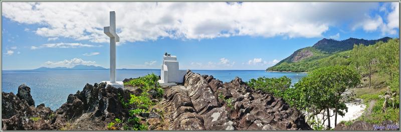 Départ pour une marche dans la forêt, impénétrable hors sentier, vers la Pointe Ramasse-tout et la plage d'Anse Cimetière - Ile Silhouette - Seychelles