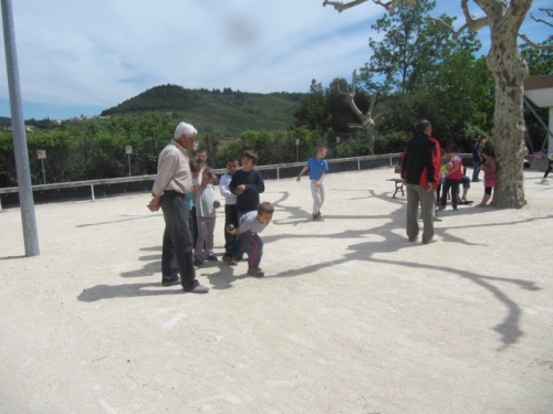 INICIATION DU SPORT BOULE AU CLASSE DE CM2 - CE 1