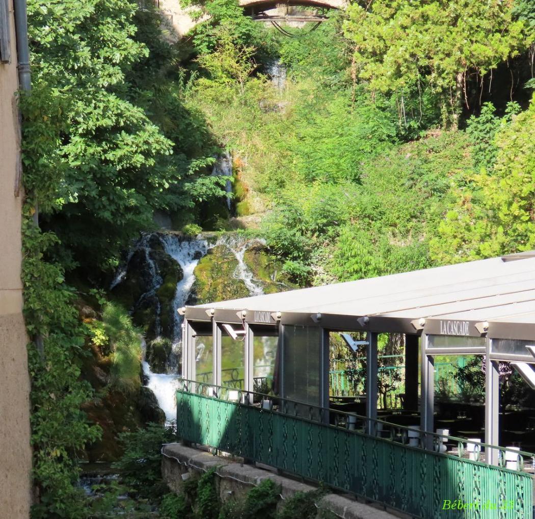 un pause à Moustier