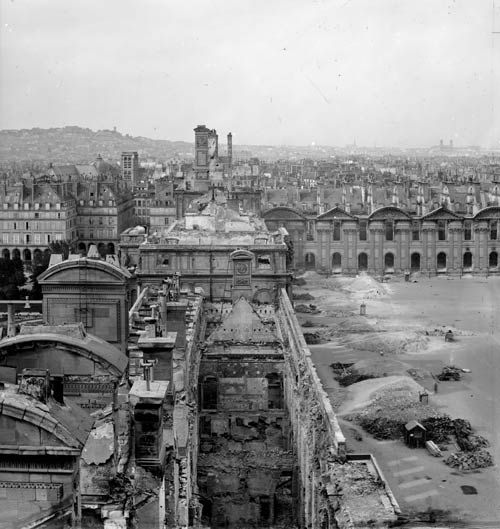 Les vestiges du palais des Tuileries incendié.: 