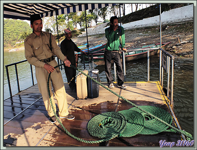 Blog de images-du-pays-des-ours : Images du Pays des Ours (et d'ailleurs ...), L'enrouleur de corde du Fishtail Lodge- Lac Phewa - Pokhara - Népal
