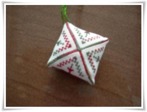 Biscornu N° 374