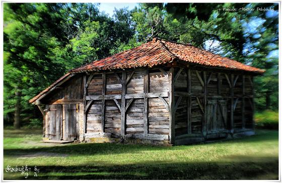 A l'Eco-Musée de la Marquèze... (Virage HDR)