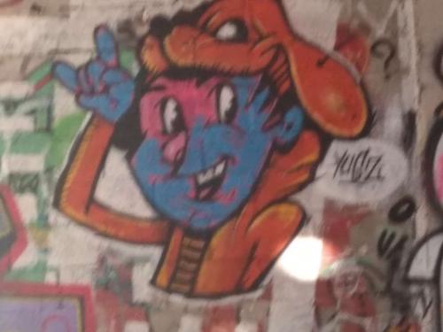 Grand hangar abandonnée arrière court d'une carrière