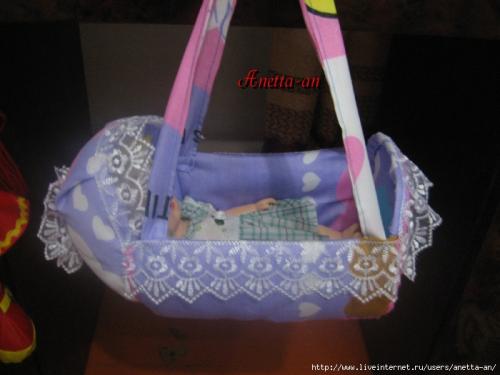 Berceaux de poupées en bouteilles recyclées