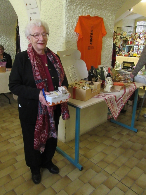 Le Marché de Noël du Zonta-Club vous attend encore aujourd'hui, salle des Bénédictines de l'Hôtel de Ville de Châtillon sur Seine....