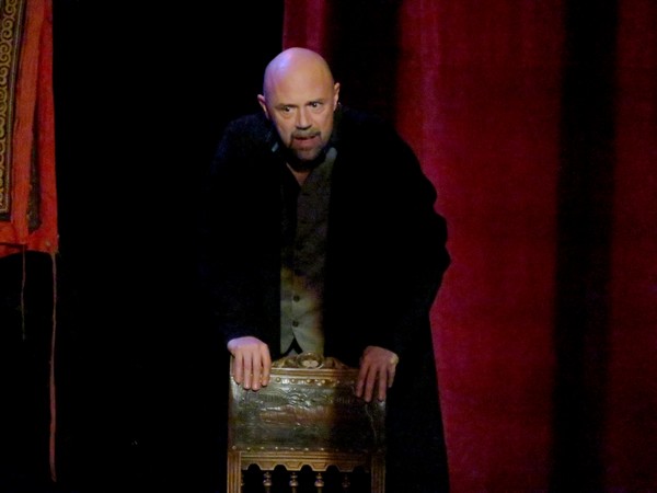 "Ruy Blas" ,la célèbre pièce dramatique de Victor Hugo, a été magnifiquement interprétée par  la Compagnie A2R au Théâtre Gaston Bernard de Châtillon sur Seine 