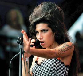 Amy Winehouse: paint it black