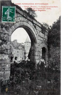 LES REMPARTS DE REVILLE (Manche)