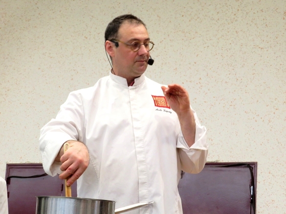 Arole Dupaty, chef du Sabot de Venus de Bure les Templiers a préparé une succulente recette au Salon Arts et Saveurs du Lions Club Châtillonnais