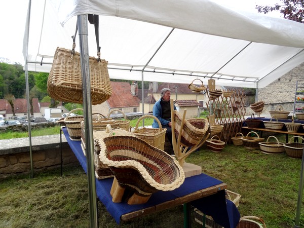 La dix-huitième Foire aux graines, jardin et nature a eu lieu dimanche 15 mai à Recey sur Ource....