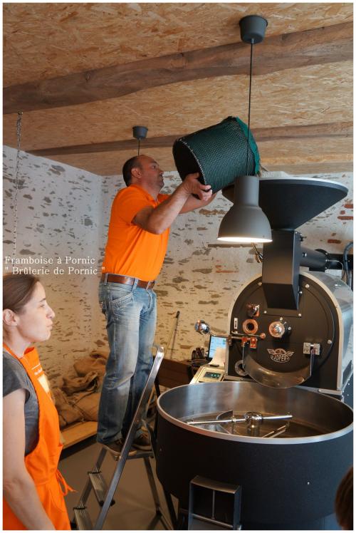 La Brûlerie de Pornic - café mis dans le torréfacteur 