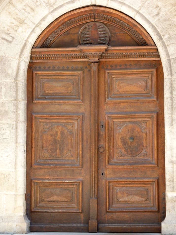 VIEILLES PORTES A LA ROQUEBRUSSANNE