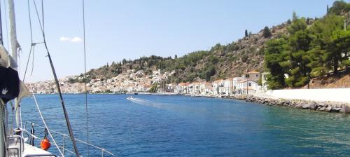 De ERMIONI à POROS