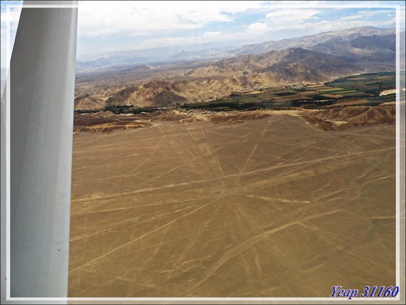 En plus des géoglyphes, partout des figures géométriques et des lignes - Nazca - Pérou